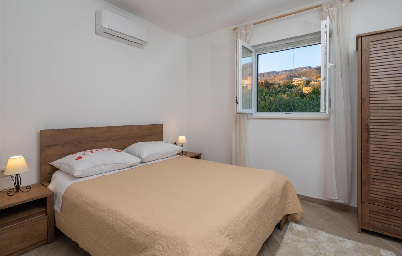 Cozy Home In Zrnovnica With Wifi Ngoại thất bức ảnh