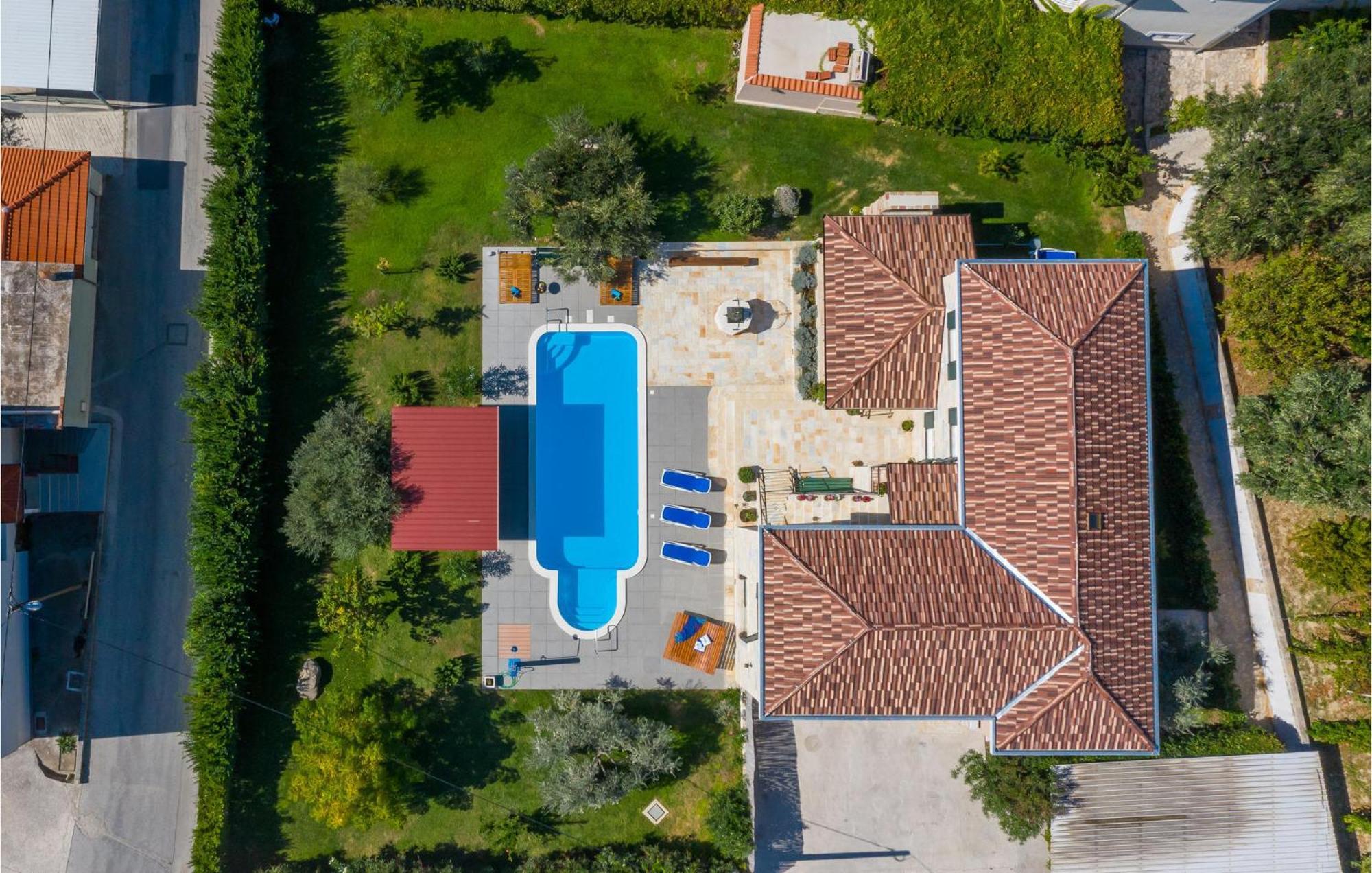 Cozy Home In Zrnovnica With Wifi Ngoại thất bức ảnh