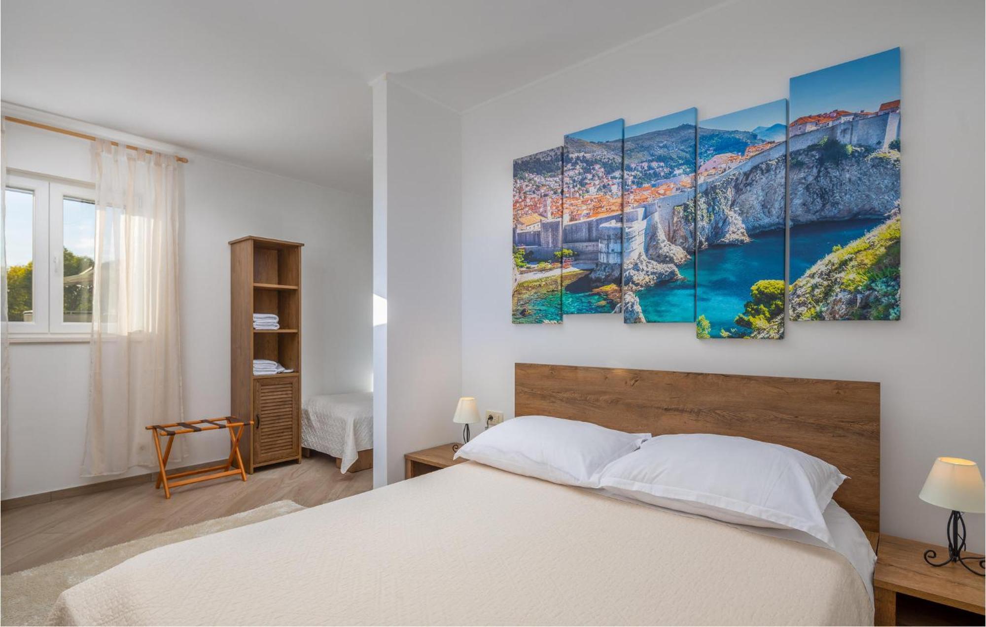Cozy Home In Zrnovnica With Wifi Ngoại thất bức ảnh