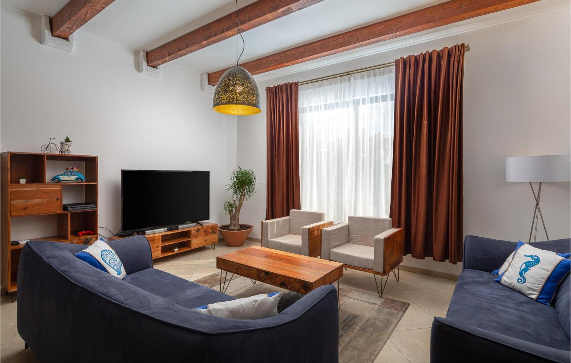 Cozy Home In Zrnovnica With Wifi Ngoại thất bức ảnh