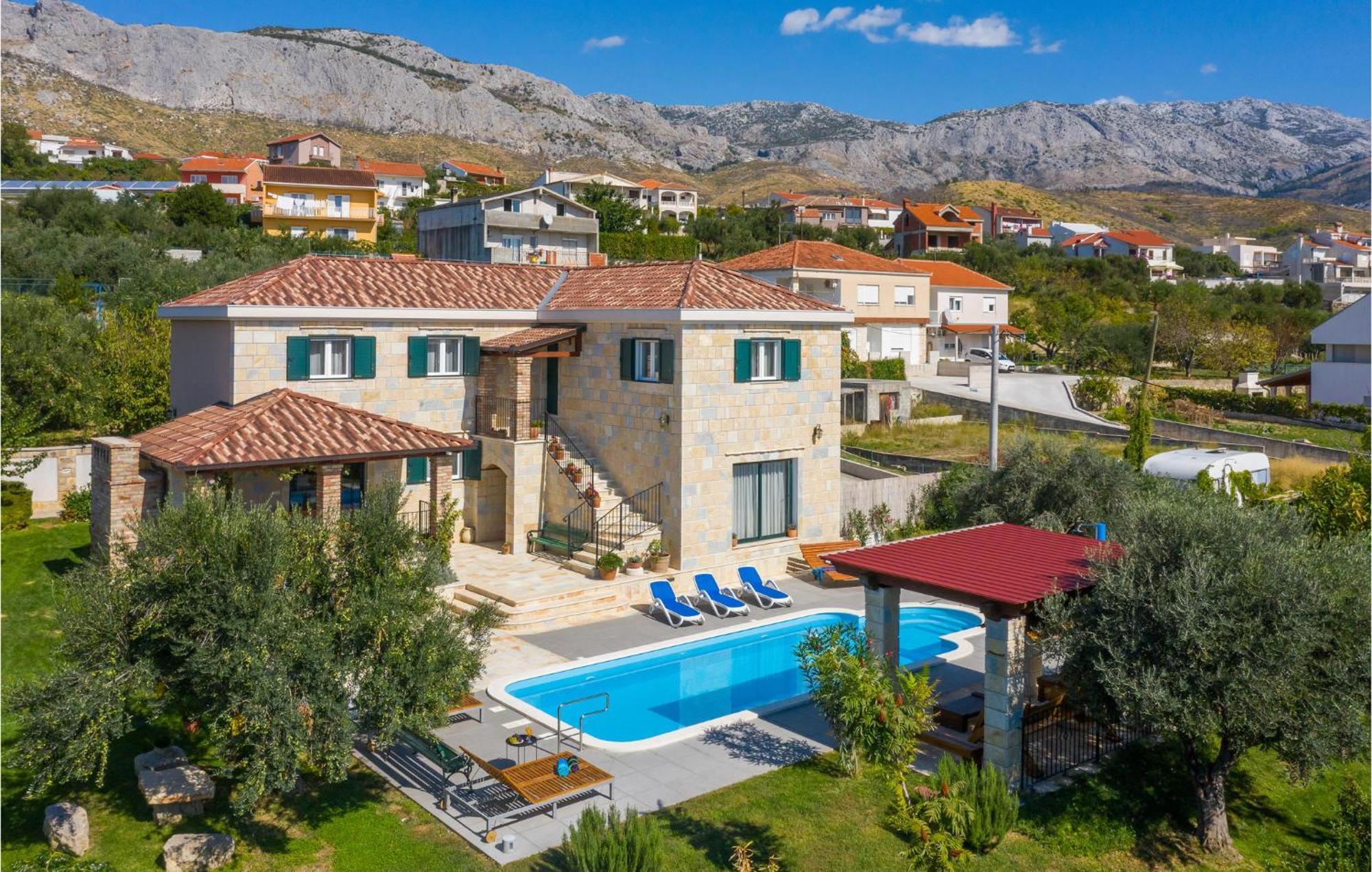 Cozy Home In Zrnovnica With Wifi Ngoại thất bức ảnh