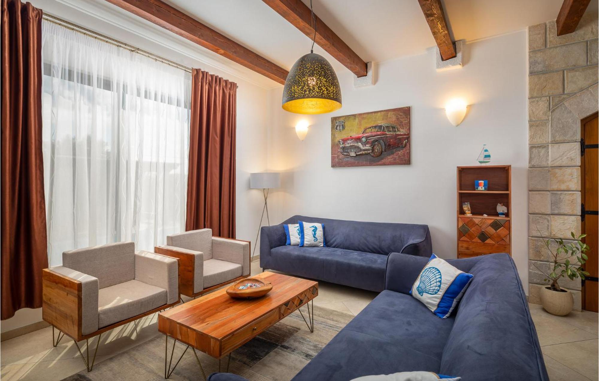 Cozy Home In Zrnovnica With Wifi Ngoại thất bức ảnh